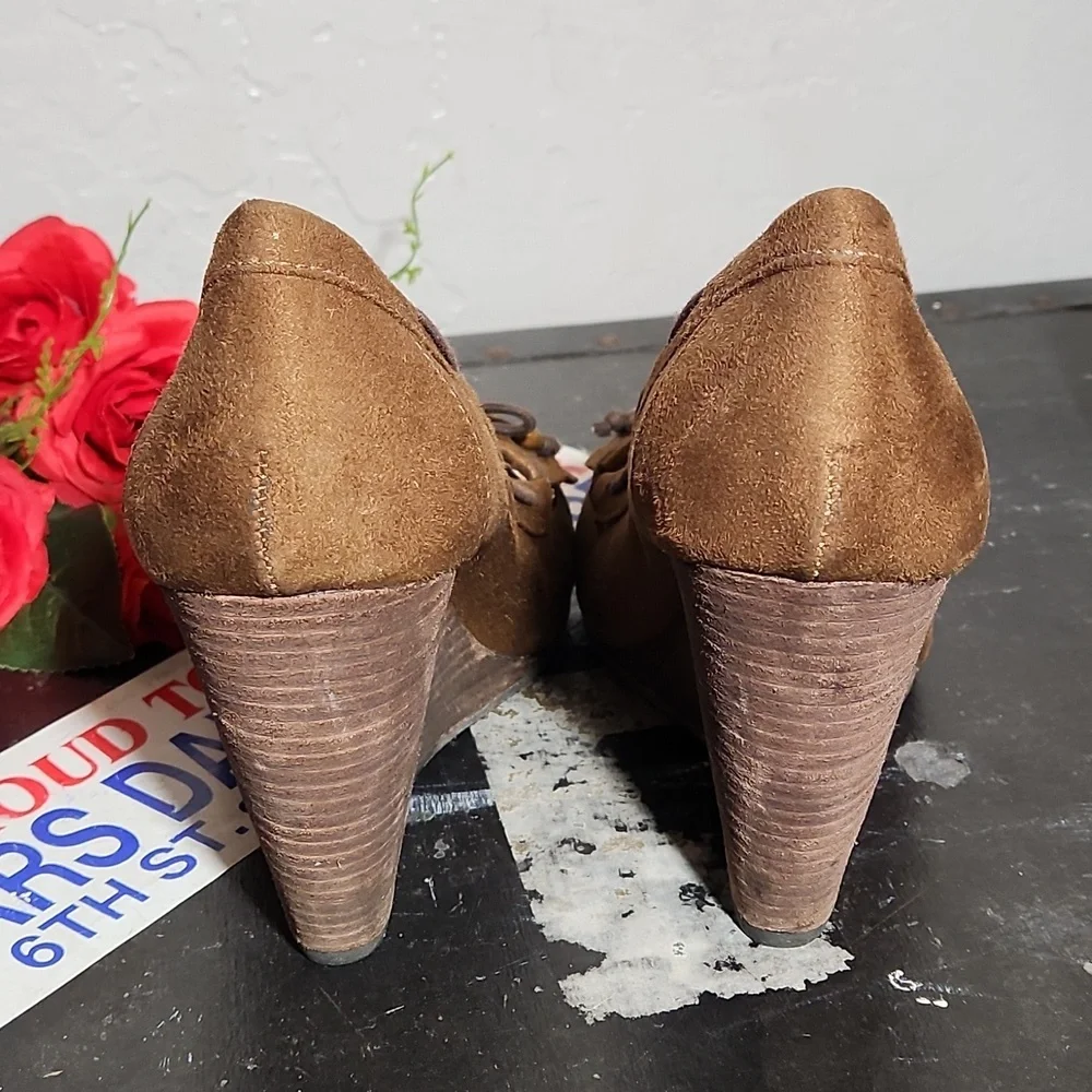 BAKERS Moccasin Wedge Heel Faux Suede Brown 9B